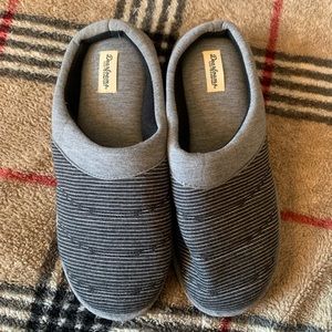 DearForms Women’s Cozy Comfort Slippers , size 9-10